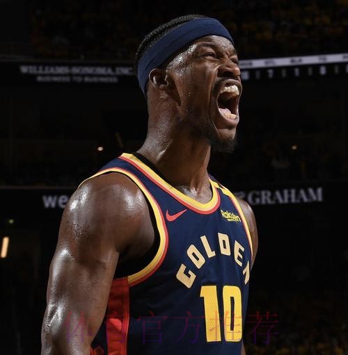 单打史密斯 兰德尔干拔三分应声入网 单打史密斯 兰德尔干拔三分应声入网